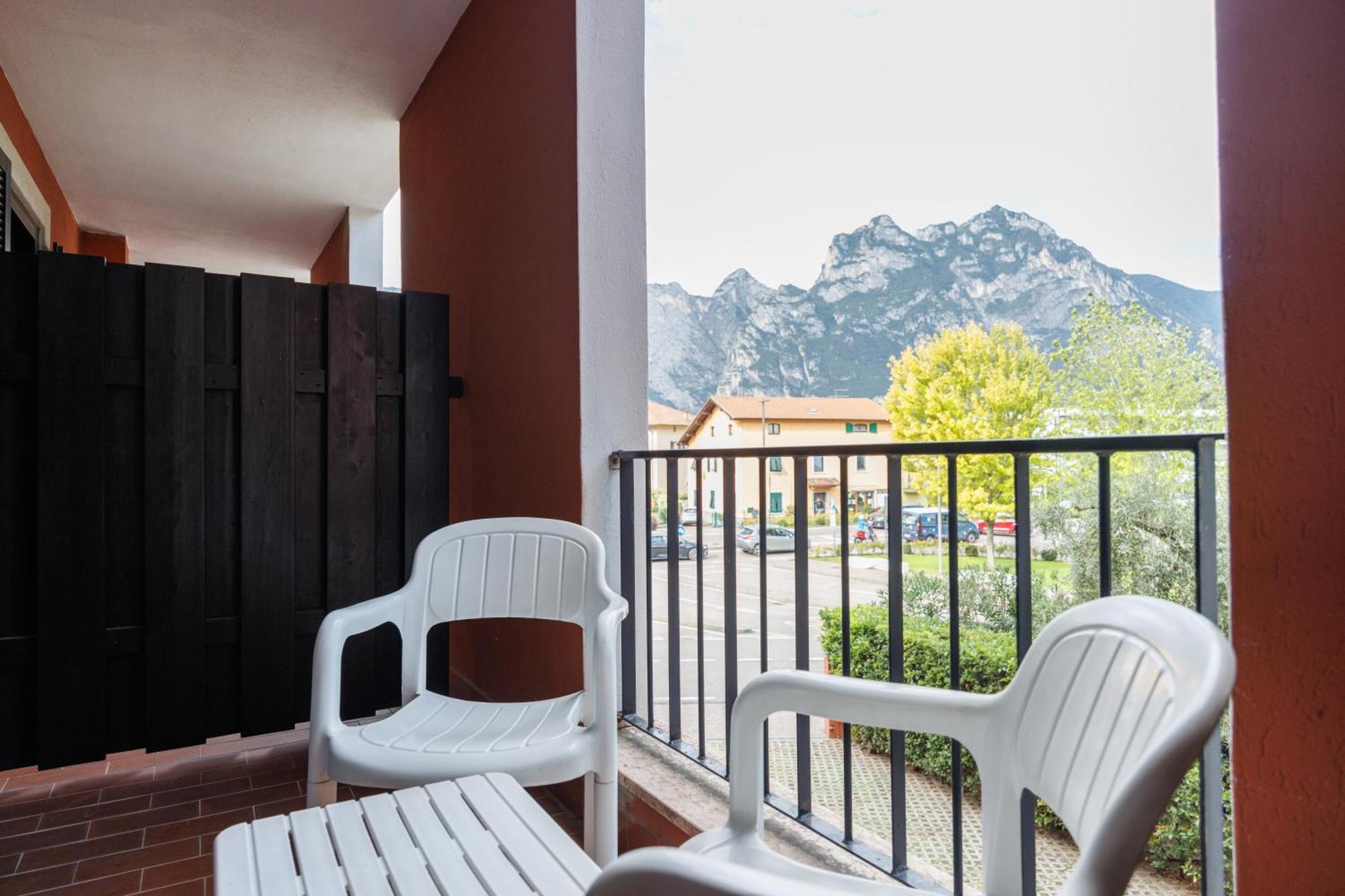 Club Hotel E Residence La Vela Torbole Sul Garda Extérieur photo