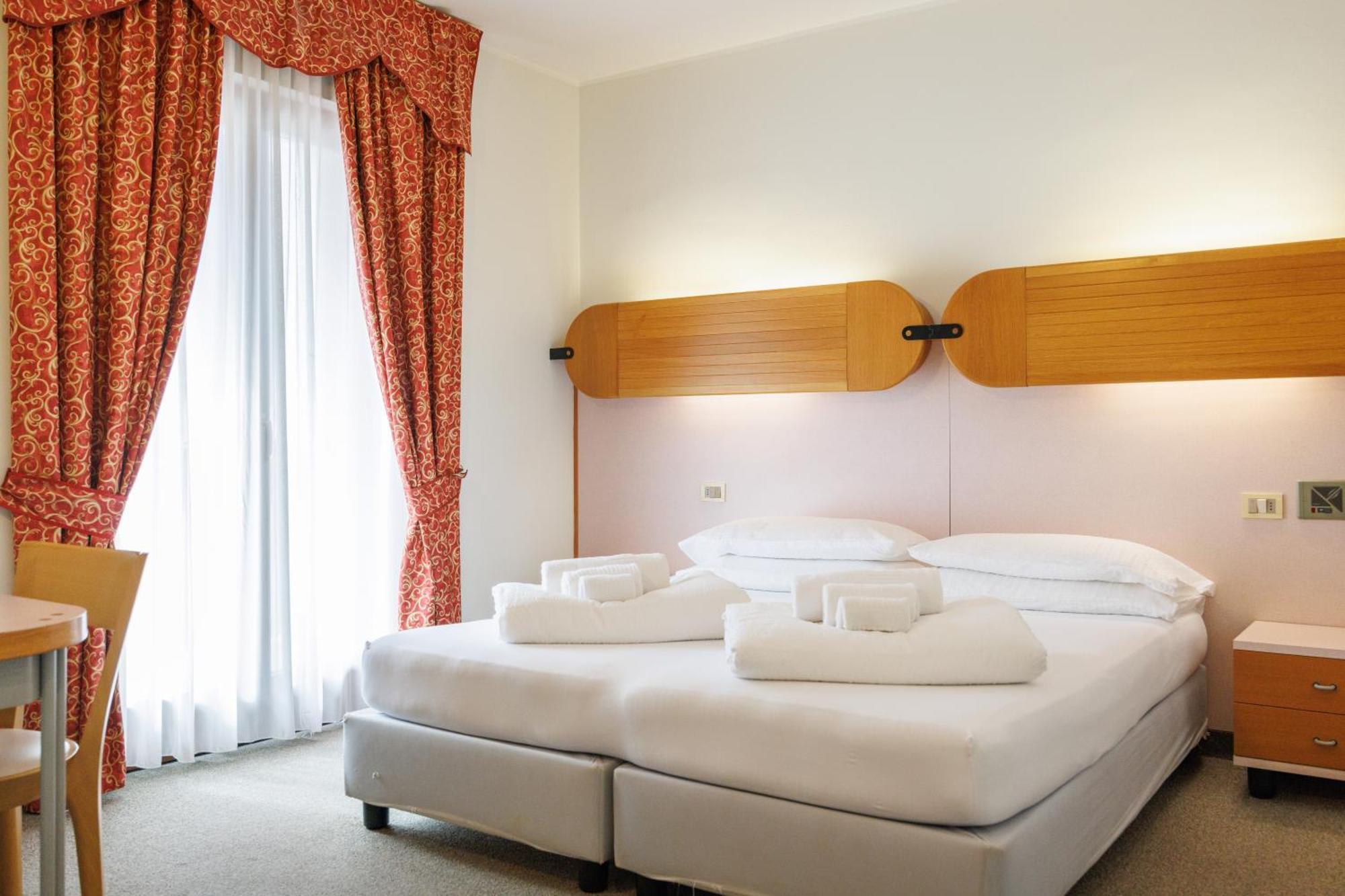Club Hotel E Residence La Vela Torbole Sul Garda Extérieur photo
